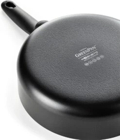 GreenPan Cambridge Hapjespan Met Deksel 28cm - Zwart - Inductie - PFAS-vrij -Keuken Potten Winkel 1026x1200