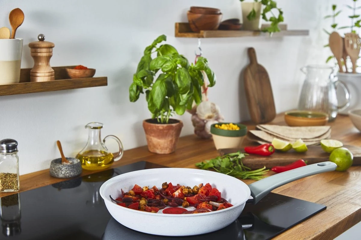 Tefal Natural Chef Koekenpan - Ø 24 Cm 8 Tefal Natural Chef Koekenpan - Ø 24 Cm - Afbeelding 6