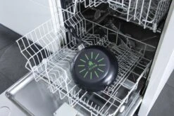 BK Easy Basic Ceramic Hapjespan Ø 28 Cm - Met Glazen Deksel - PFAS-vrij 9 BK Easy Basic Ceramic Hapjespan Ø 28 Cm - Met Glazen Deksel - PFAS-vrij -Keuken Potten Winkel 1200x804