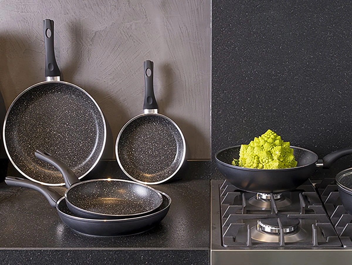 Sola Koekenpan Stonehenge - Ø 30 Cm - Zwart/wit - Aluminium - Antiaanbaklaag 4 Sola Koekenpan Stonehenge - Ø 30 Cm - Zwart/wit - Aluminium - Antiaanbaklaag - Afbeelding 2