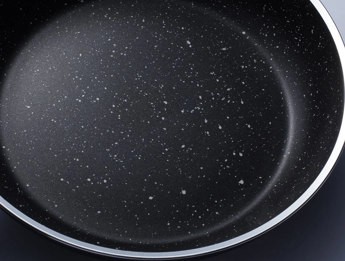 Sola Koekenpan Stonehenge - Ø 30 Cm - Zwart/wit - Aluminium - Antiaanbaklaag 6 Sola Koekenpan Stonehenge - Ø 30 Cm - Zwart/wit - Aluminium - Antiaanbaklaag - Afbeelding 4