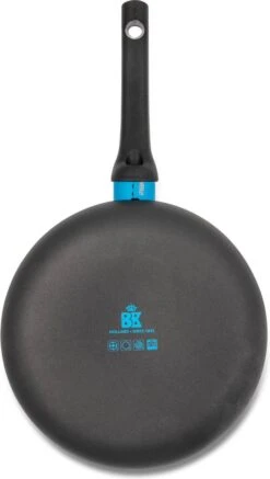 BK Blue Label Basics Hapjespan - Ø 24 Cm - Keramisch (PFAS Vrij) - Geen Inductie -Keuken Potten Winkel 679x1200 1